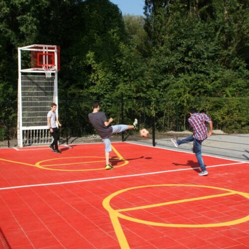 Pannakooi met basketbal 85 Pannakooi 7.5 x 15m met voetbaldoelen en basketbalvoorziening in Amsterdam